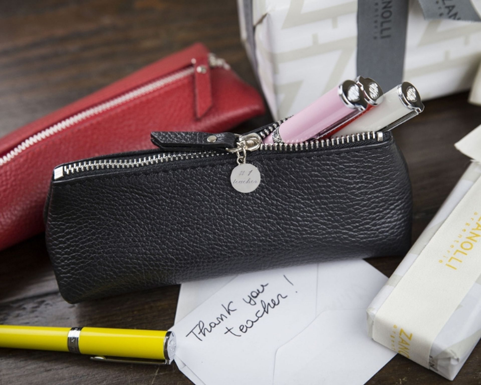 10-idee-regalo-per-le-maestre-astucci