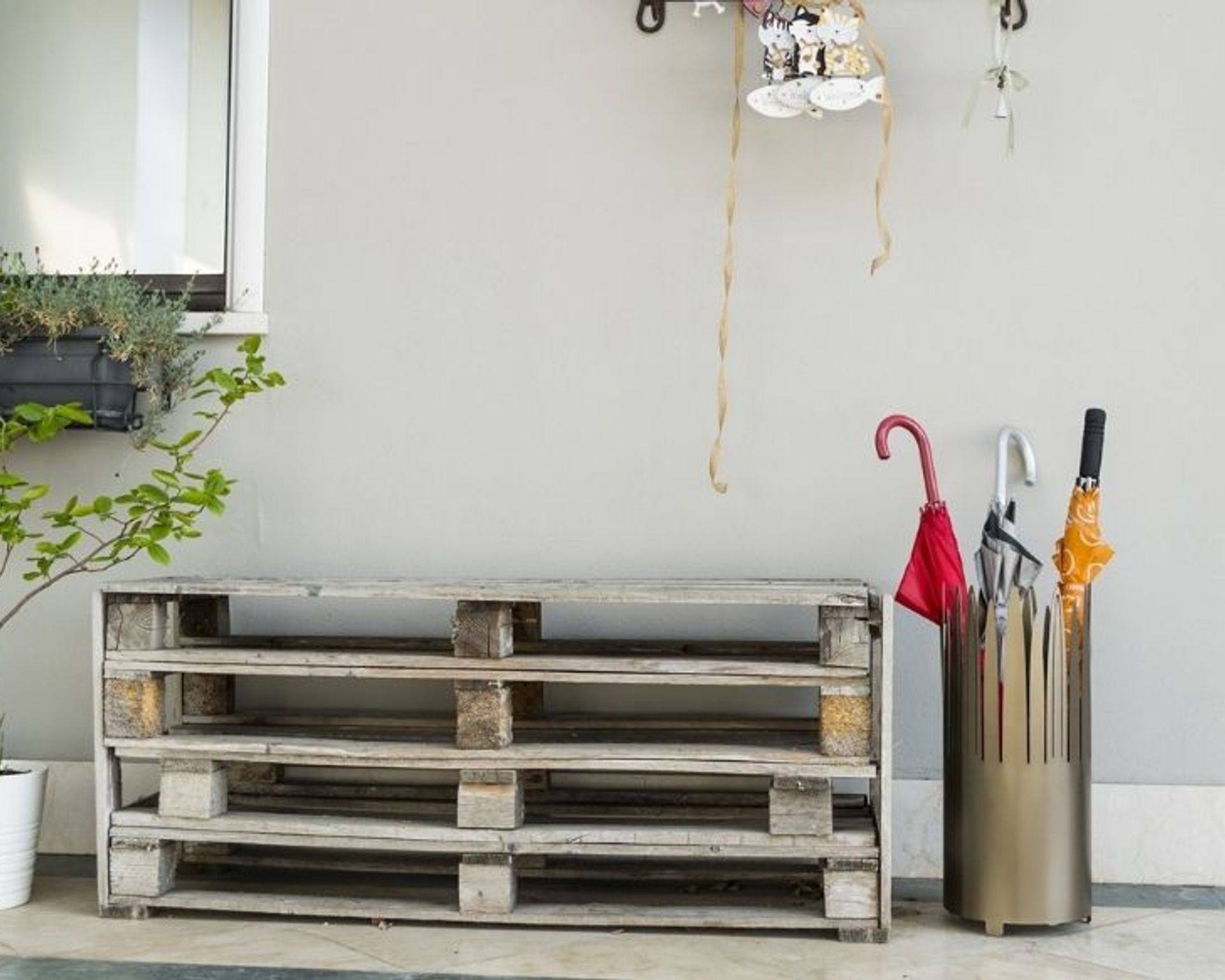 arti-e-mestieri-oggetti-di-design-per-la-tua-casa-portaombrelli-ambientata
