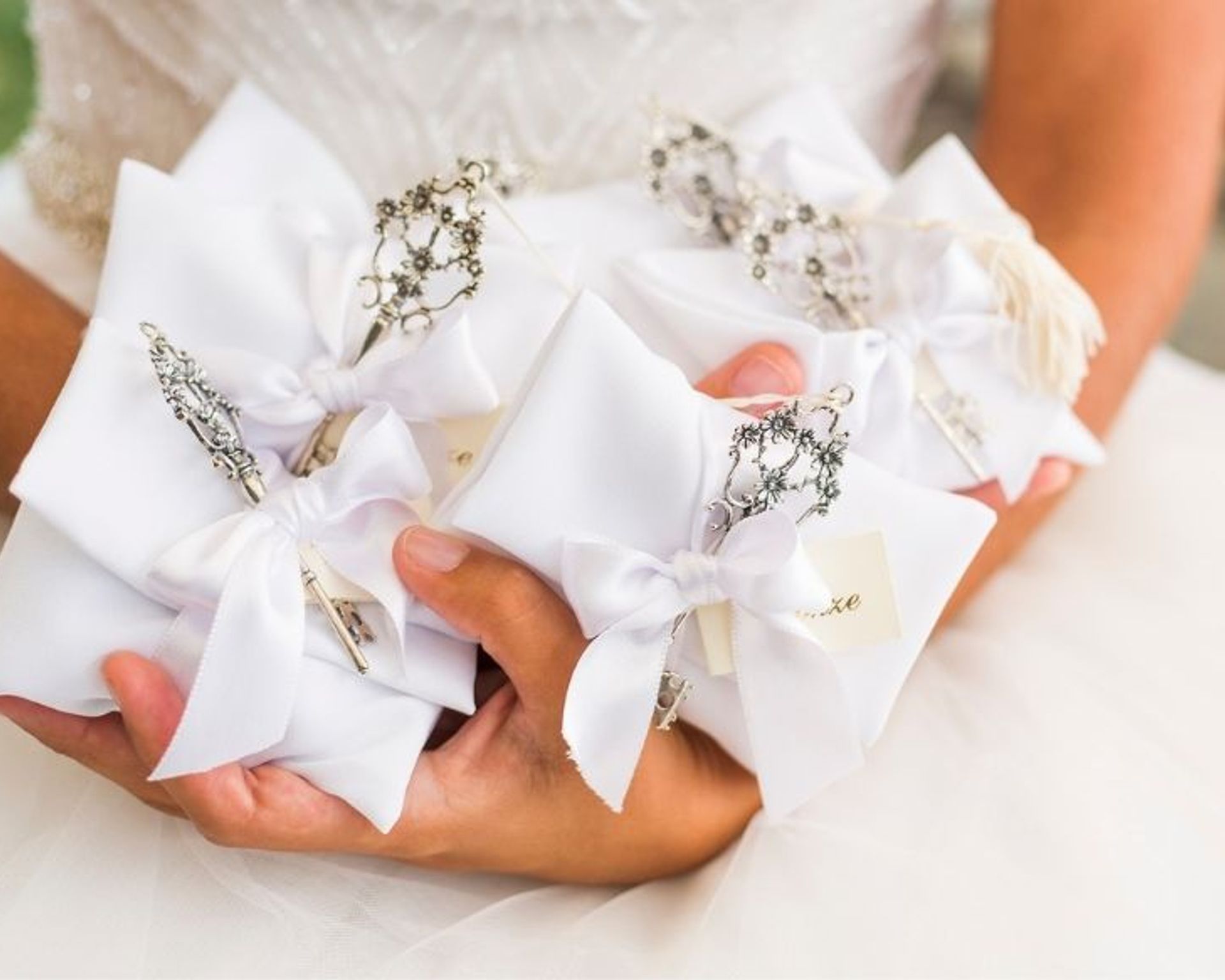 bomboniere-matrimonio-eleganti-speciale-argento-chiave-con-nappina