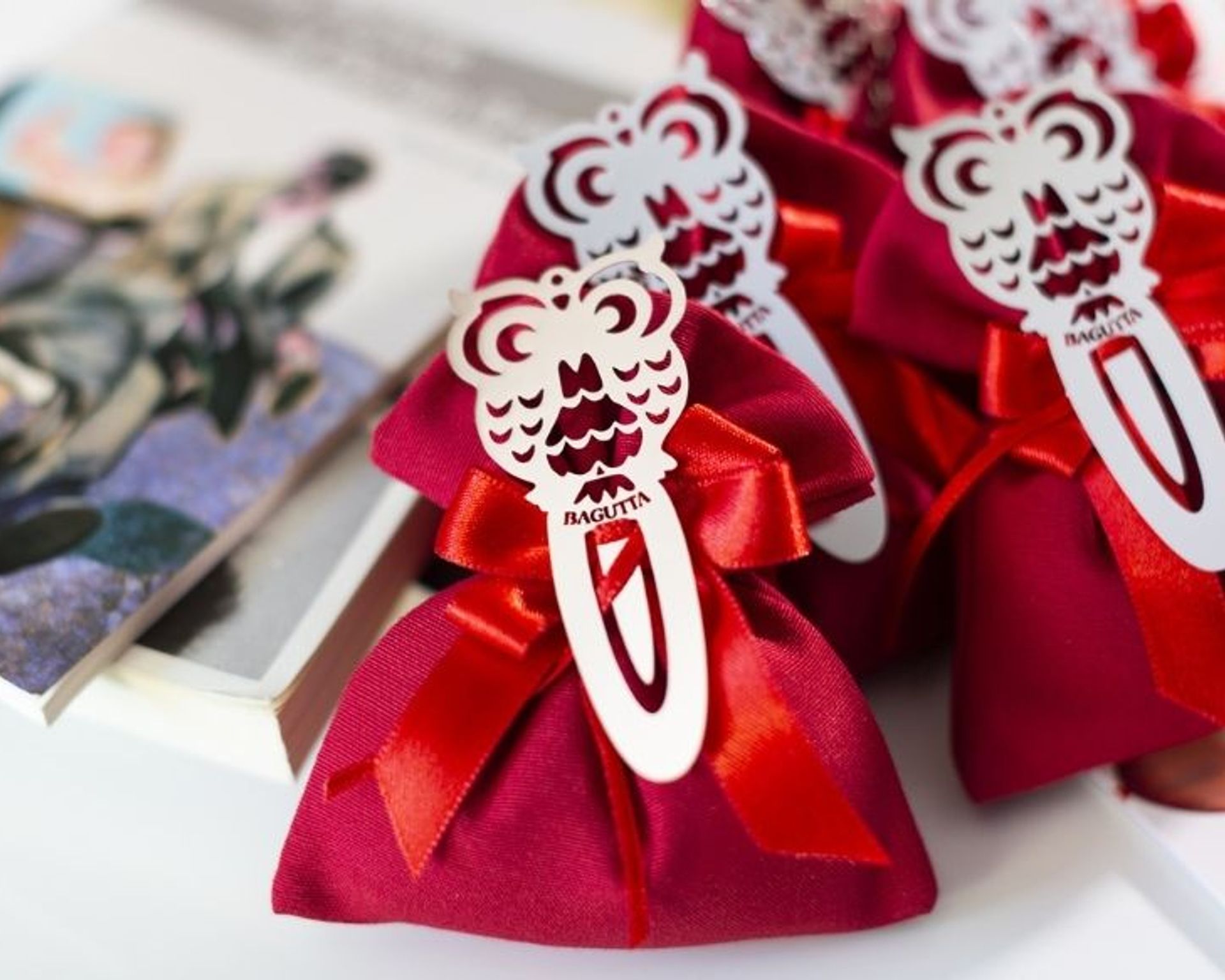bomboniere-personalizzate-per-la-laurea-come-scegliere-segnalibro-gufo
