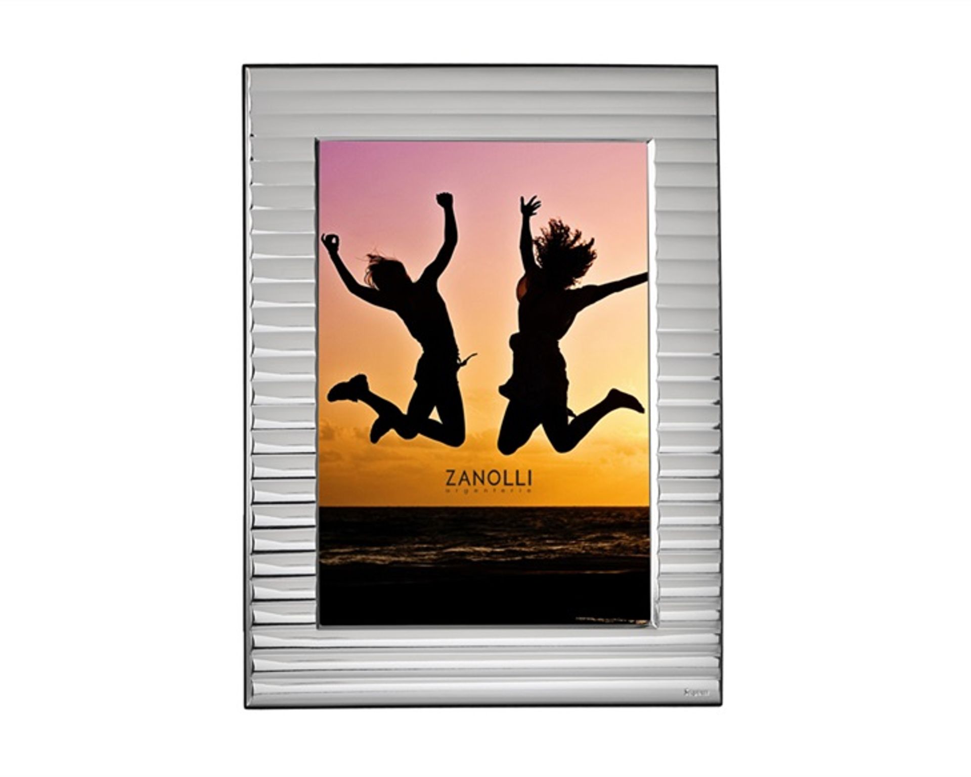 Cornice in argento con fascia a righe orizzontali