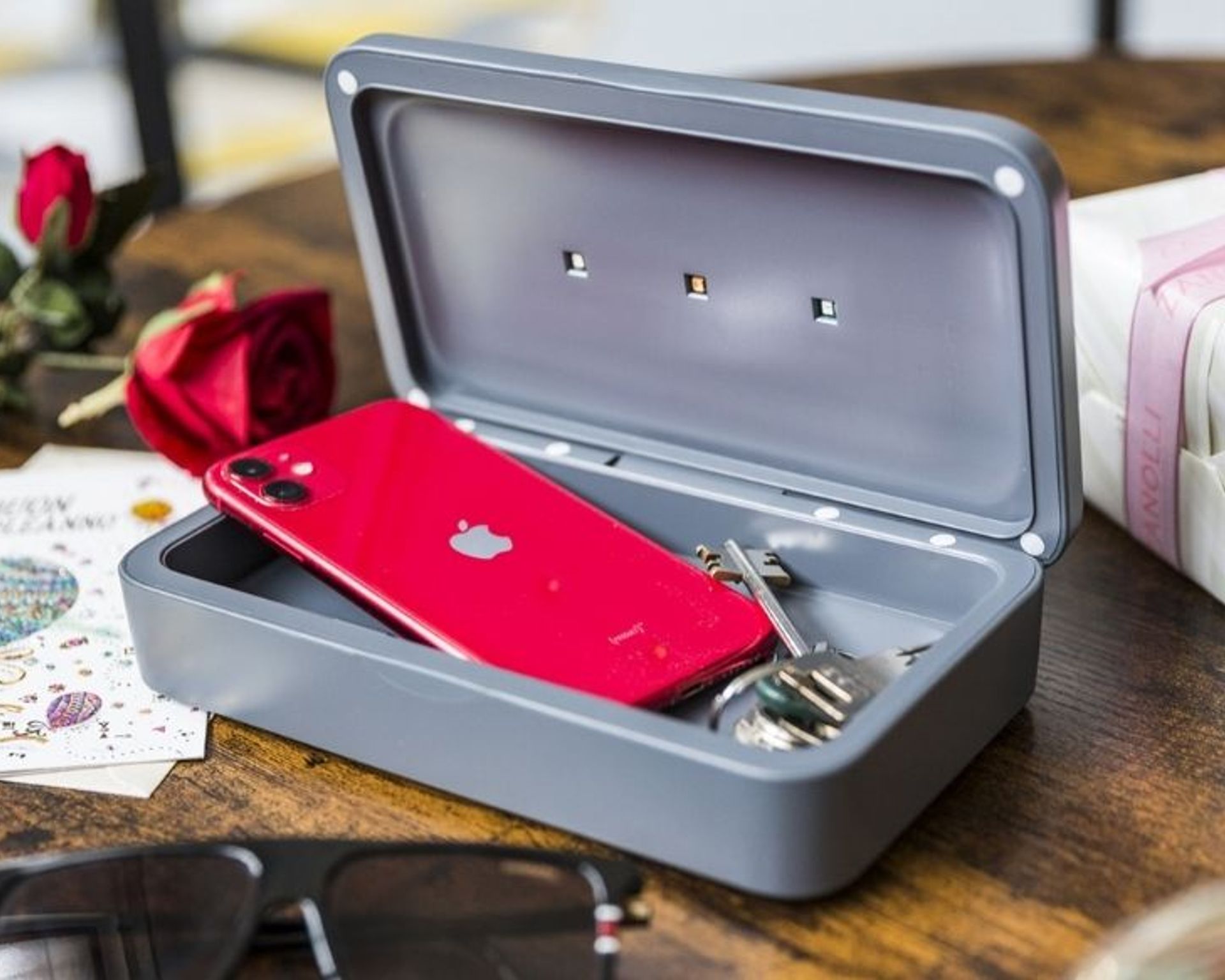 cosa-posso-regalare-alla-mia-migliore-amica-caricatore-wireless-sterilizzatore