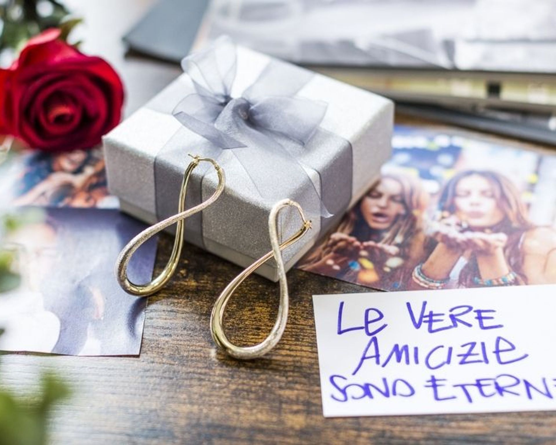 cosa-posso-regalare-alla-mia-migliore-amica-orecchini-infinito