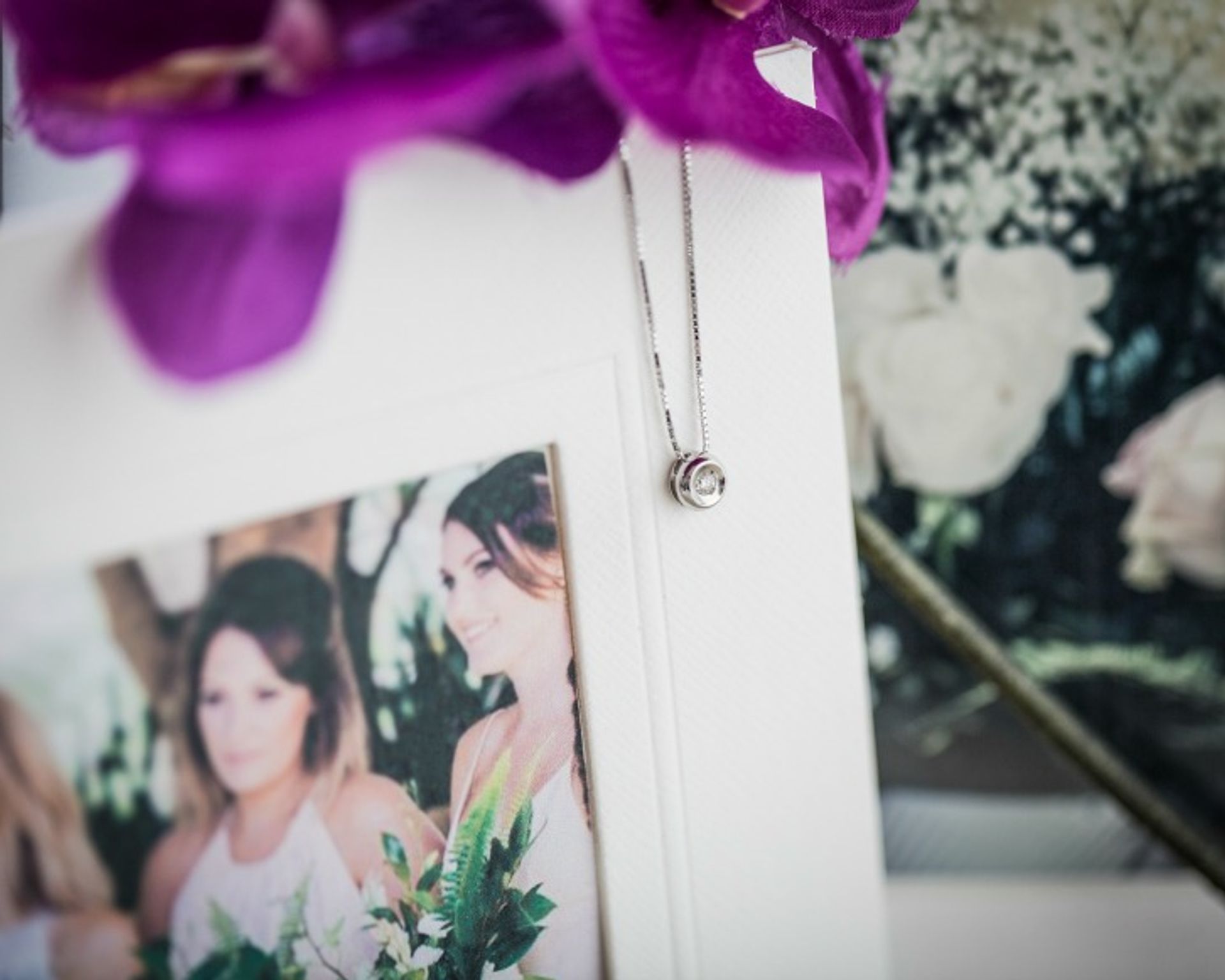 Cosa regalare a una donna testimone di nozze? Un punto luce!