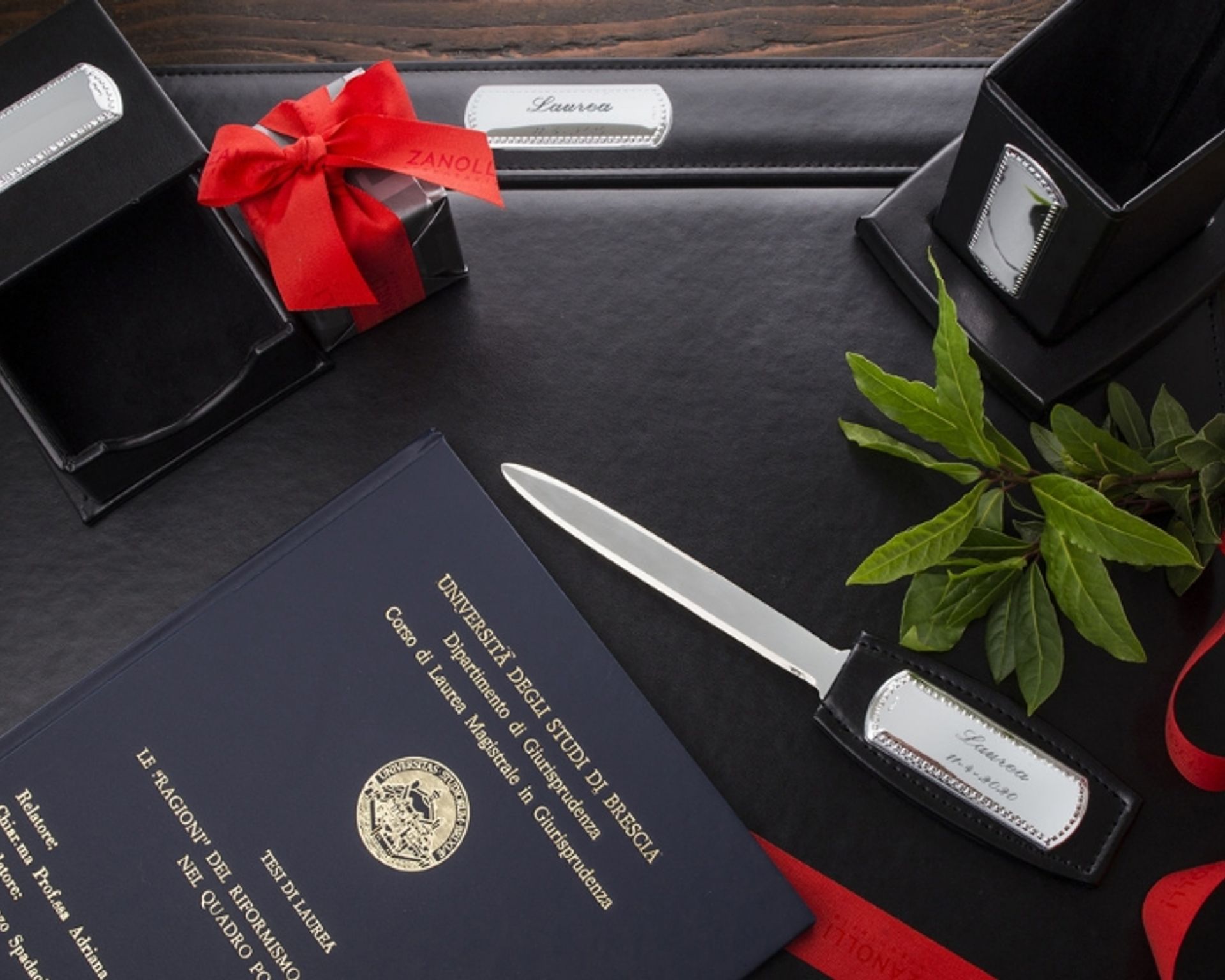 Cosa-regalare-alla-laurea-set-ufficio