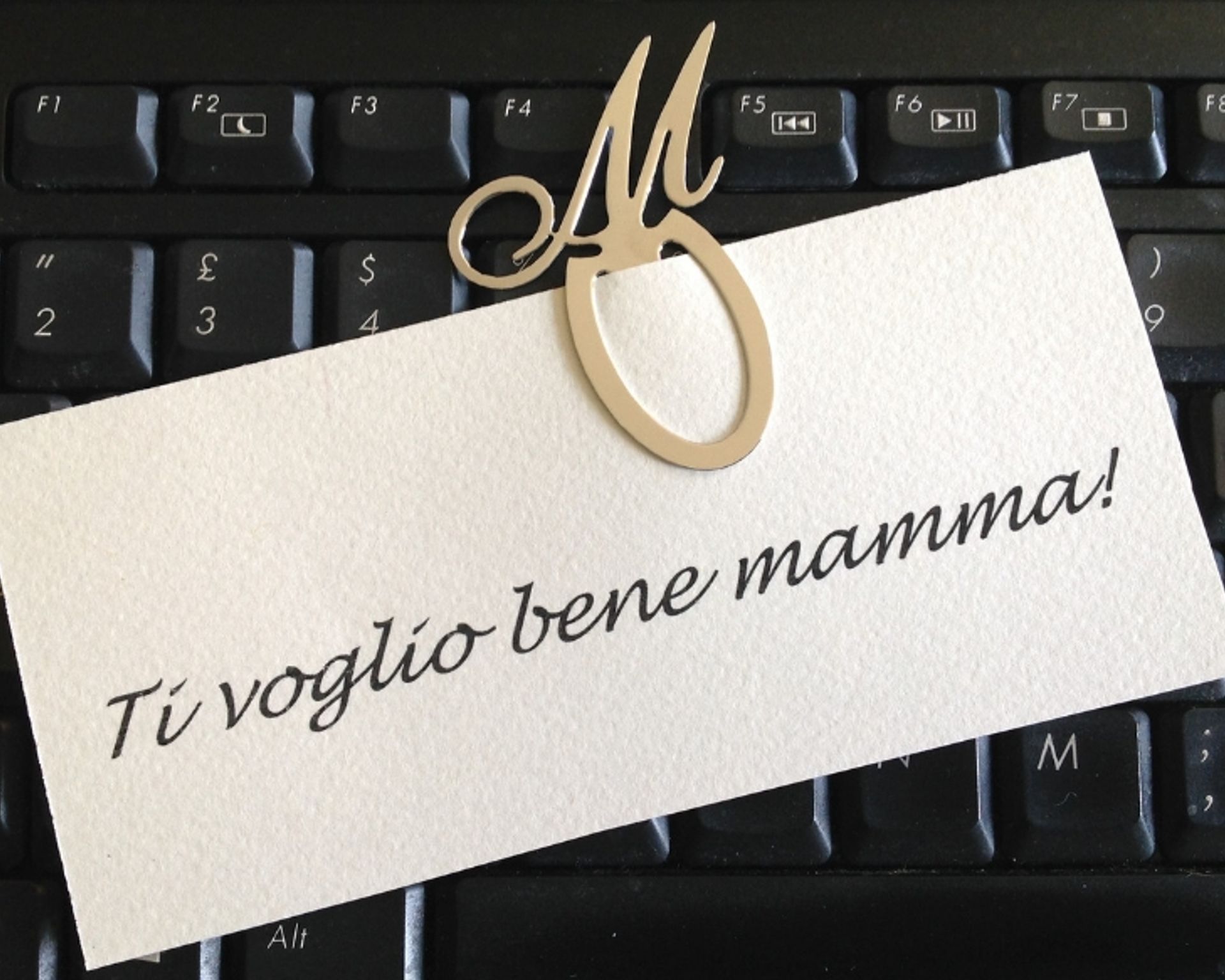 cosa-regalare-per-la-festa-della-mamma-segnalibro-m-tastiera