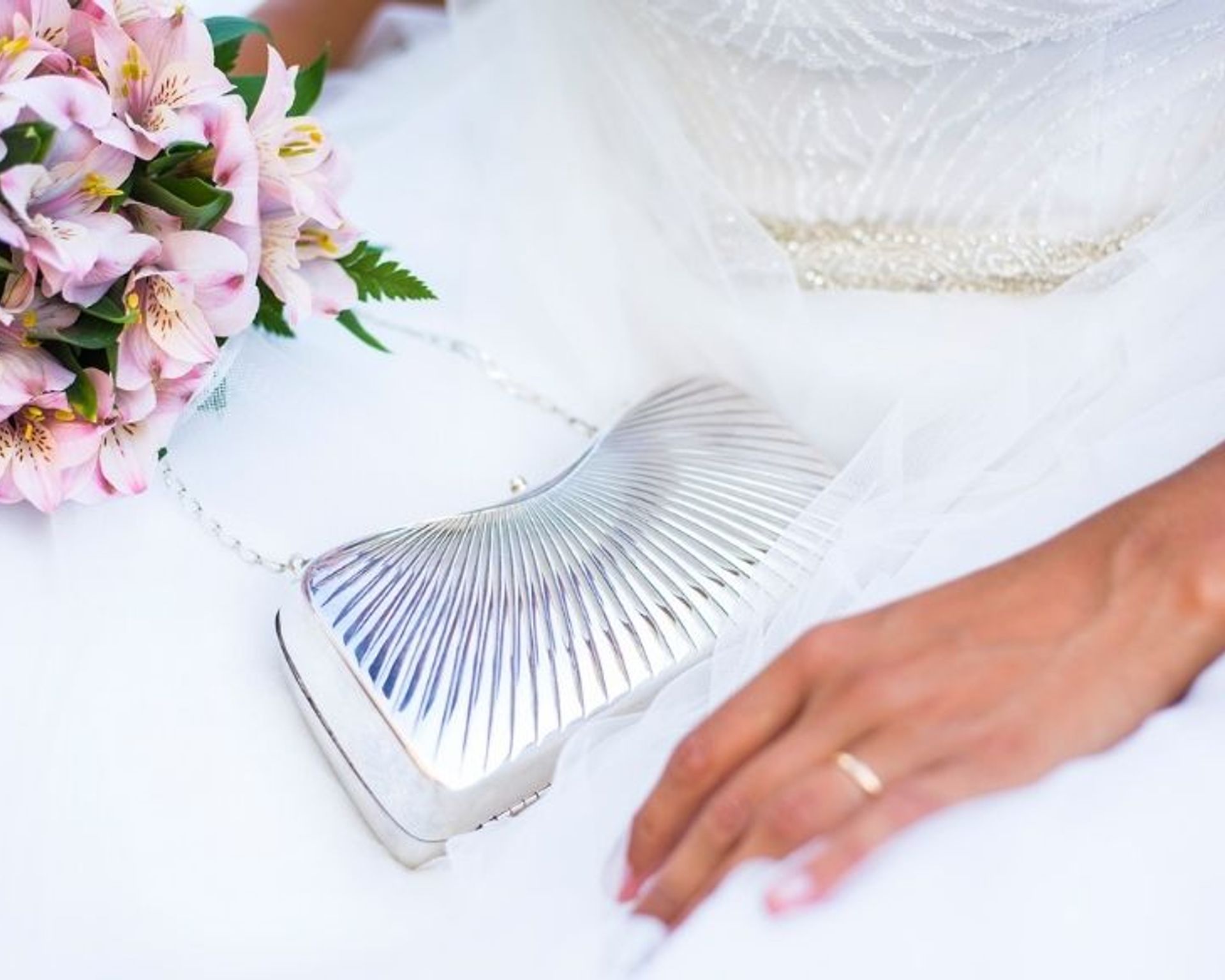 gioielli-sposa-quali-sono-e-il-galateo-per-indossarli-borsa