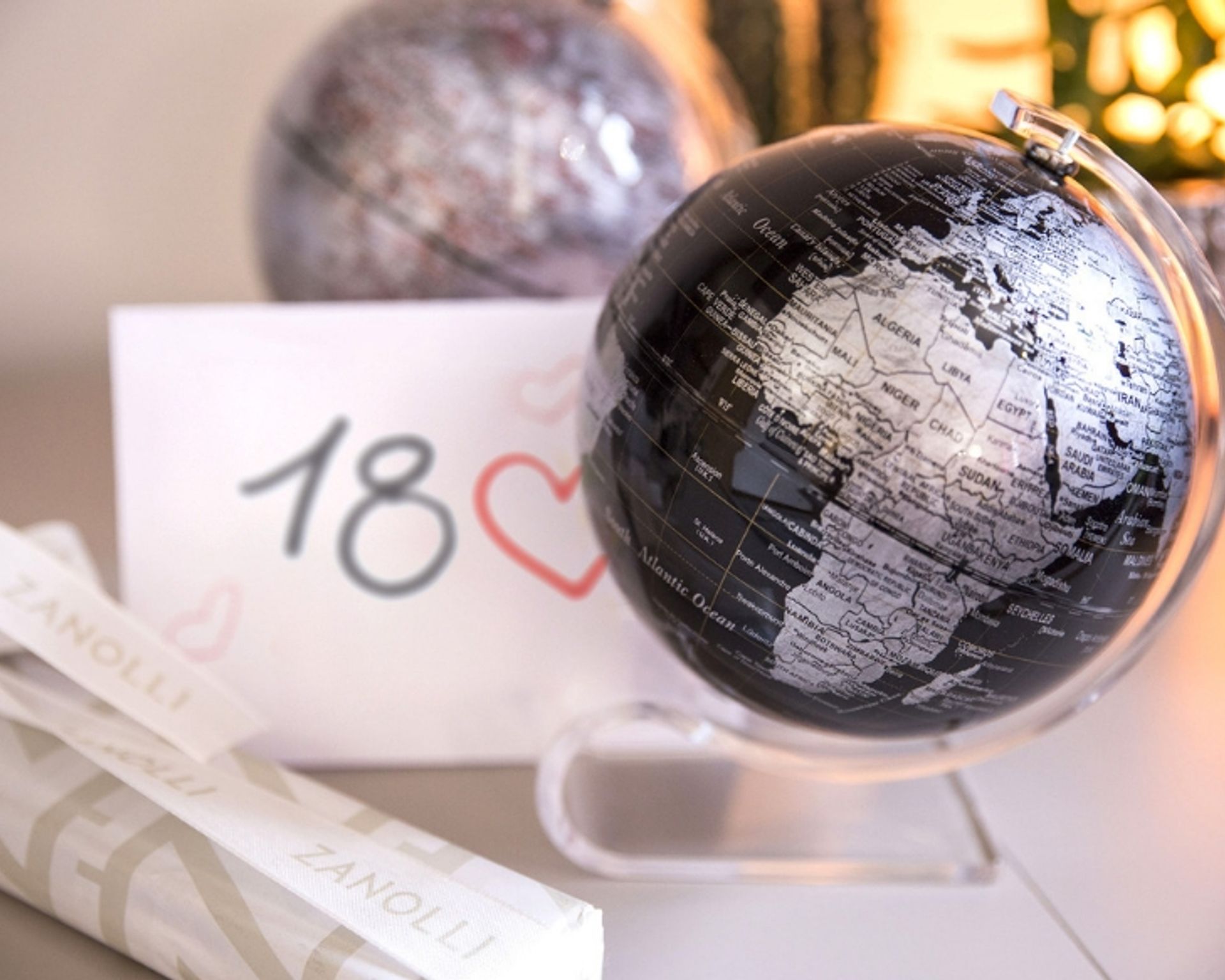 idee-regalo-per-18-anni-globo-nero