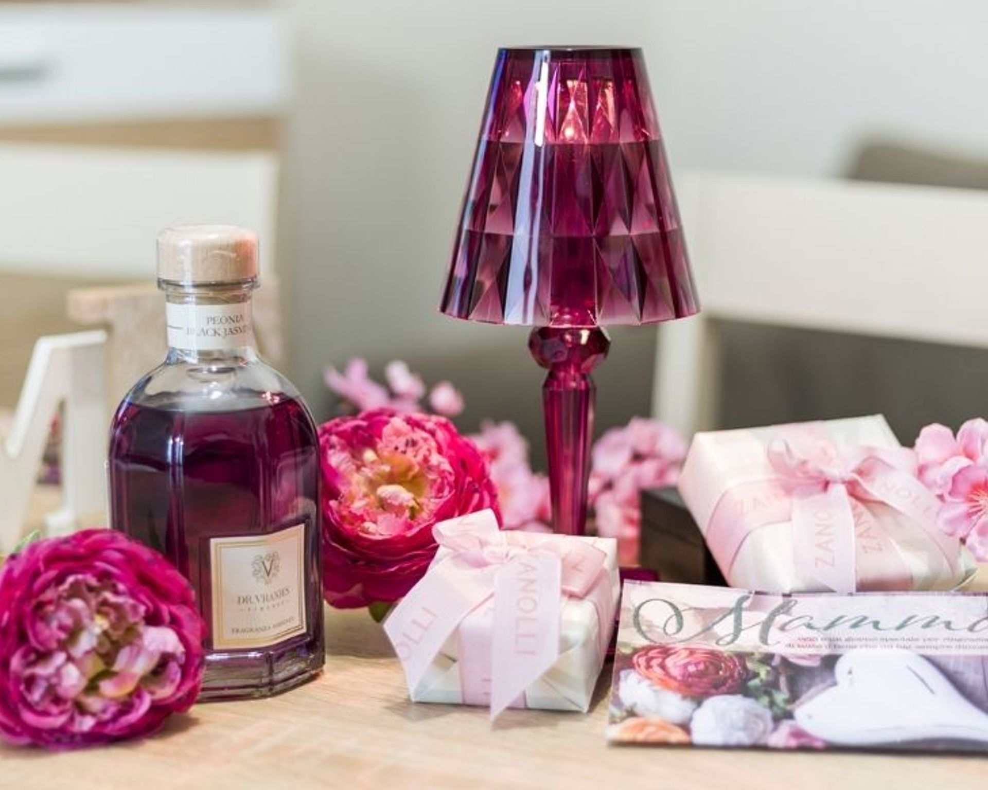 idee-regalo-per-la-mamma-fragranza-vrenjes-lampada-kartell