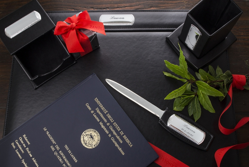 Cosa-regalare-alla-laurea-set-ufficio
