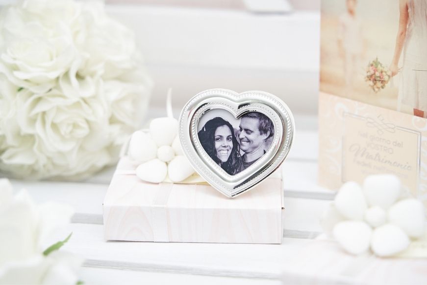 bomboniere-matrimonio-eleganti-speciale-argento-cornice-cuore