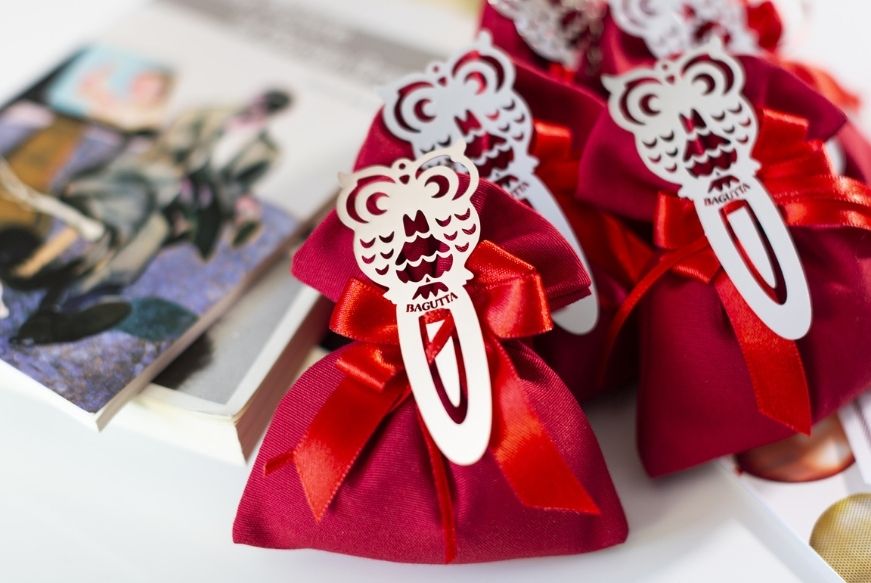 bomboniere-personalizzate-per-la-laurea-come-scegliere-segnalibro-gufo
