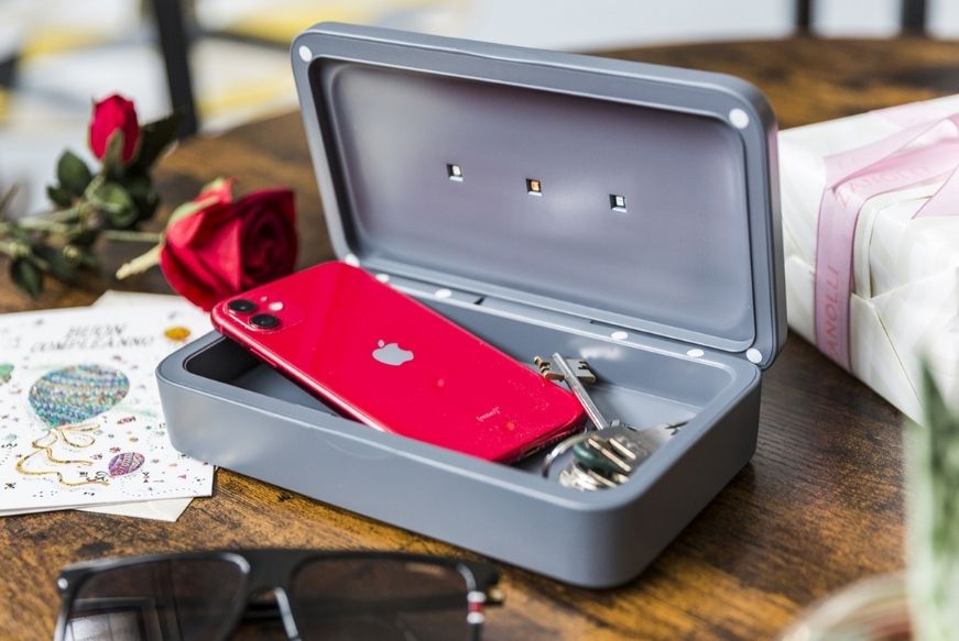 cosa-posso-regalare-alla-mia-migliore-amica-caricatore-wireless-sterilizzatore