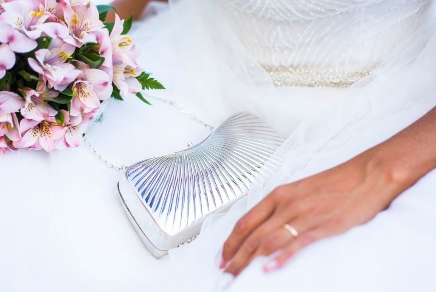 gioielli-sposa-quali-sono-e-il-galateo-per-indossarli-borsa