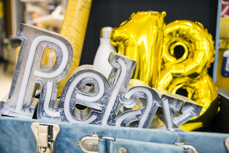 idee-regalo-per-18-anni-relax-neon