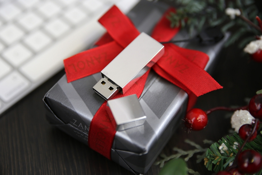 regali-di-natale-cosa-regalare-a-un-uomo-usb