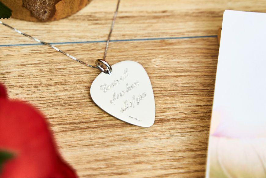 regali-san-valentino-per-lui-plettro-personalizzato