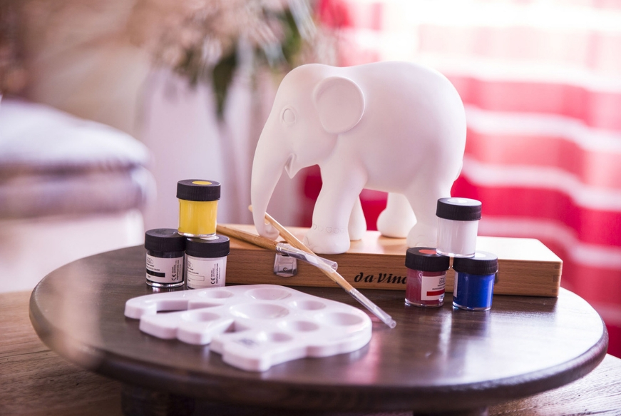 regali-solidali-elephant-parade-kit-dipinto