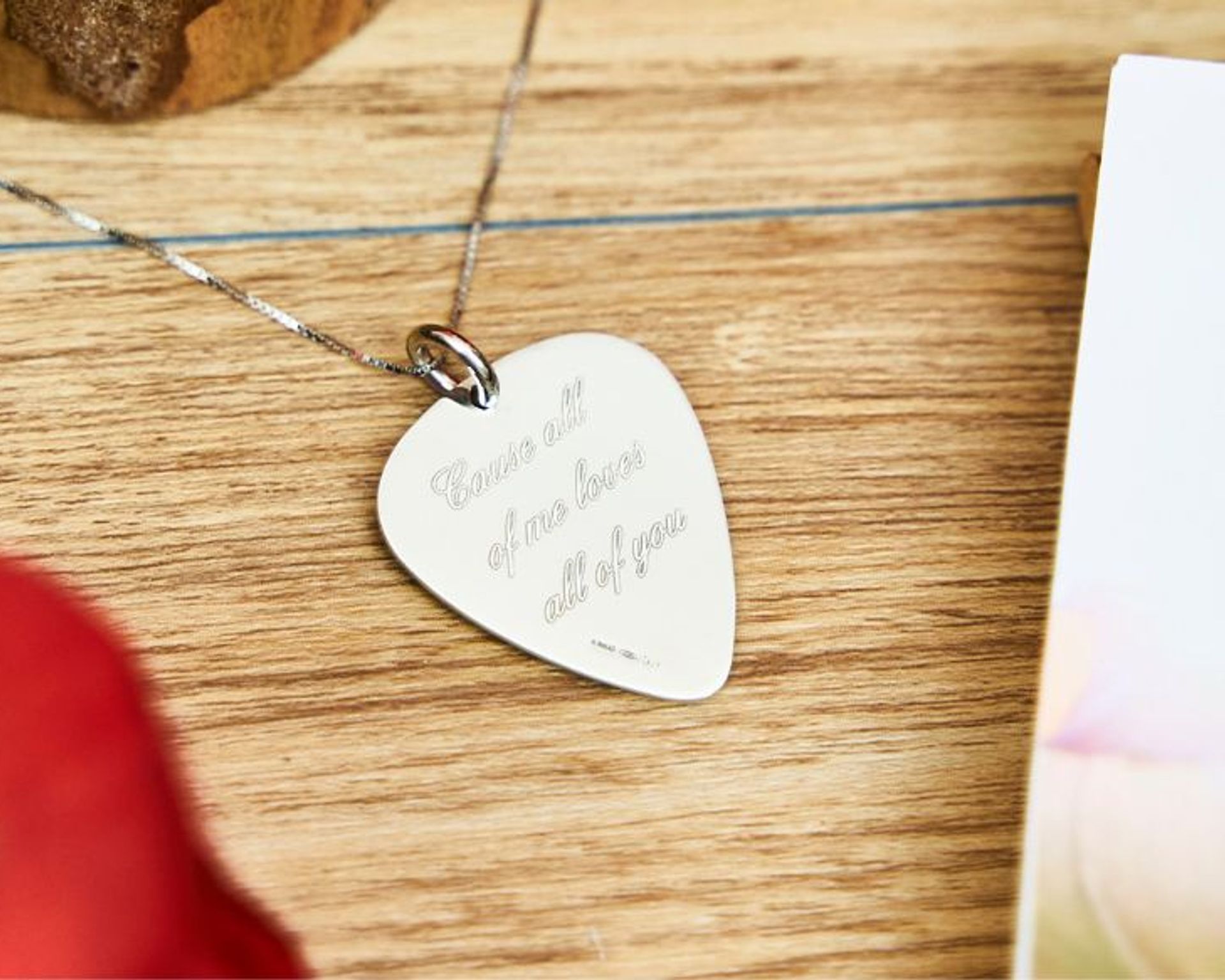 regali-san-valentino-per-lui-plettro-personalizzato