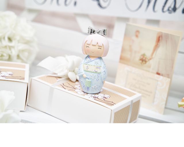 Fragrance diffuser kokeshi with sugared almonds