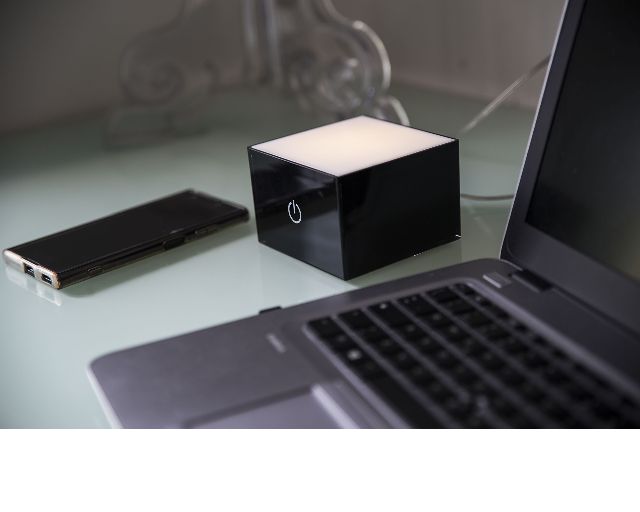Lampada Usbox Nera Con Presa Usb Vesta