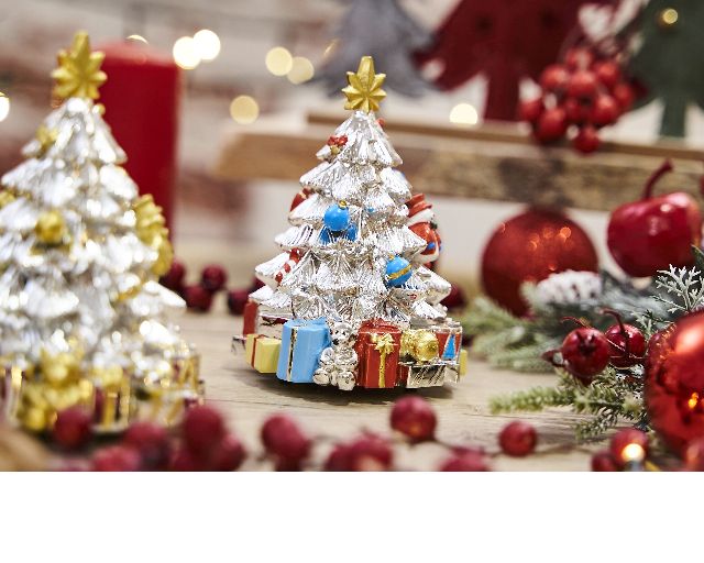 Idea regalo natale carillon albero di natale con decori azzurri e rossi