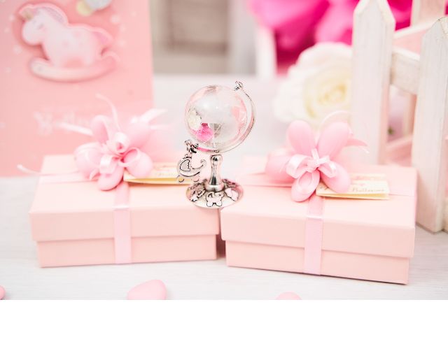 Globe with stroller pendant, box and sugared almonds