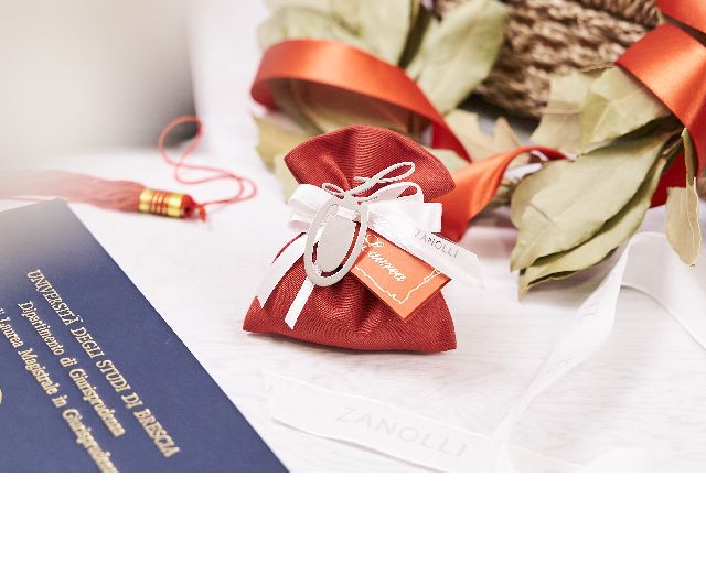 Bookmark silver l letter with sugared almonds