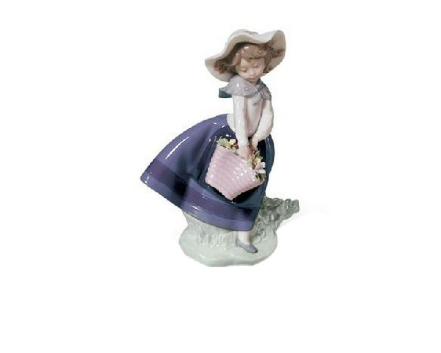 Ragazza con borsa porcellana