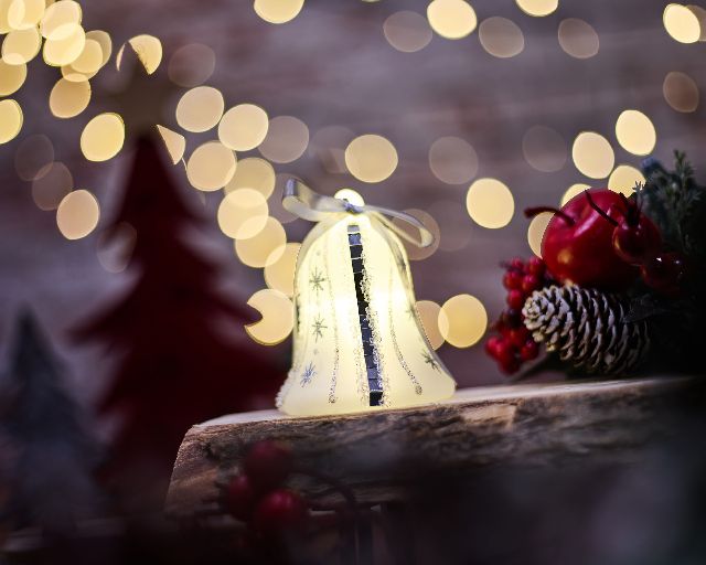 Idea Regalo Natale Campanella Bianca E Argento Con Luce Led Selezione Zanolli 189518 592n868801