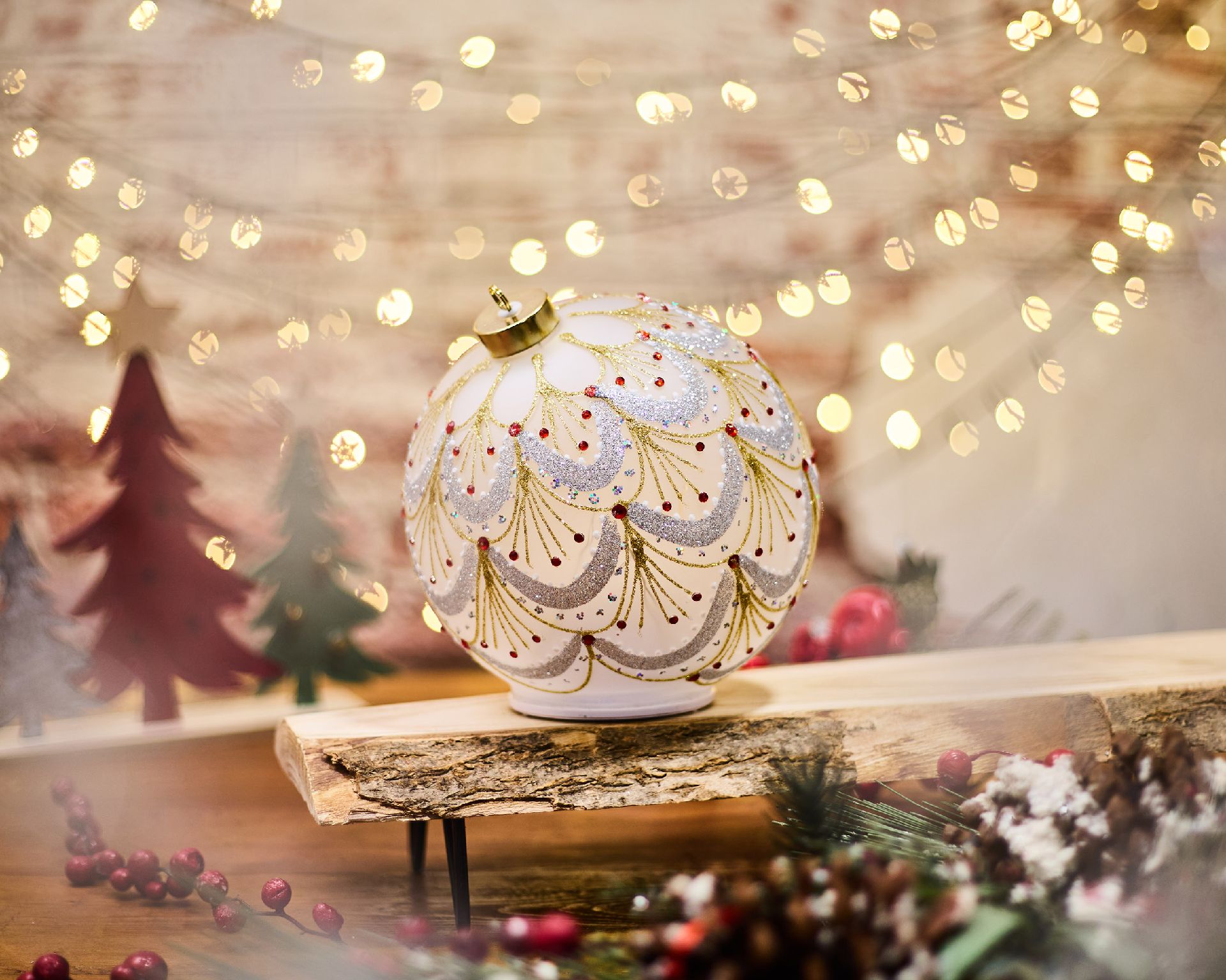 Christmas Gift Rotating Sphere White Red And Gold With Led Light Selezione Zanolli 189075 592n868716