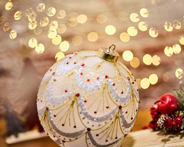 Christmas Gift Rotating Sphere White Red And Gold With Led Light Selezione Zanolli 189075 592n868716