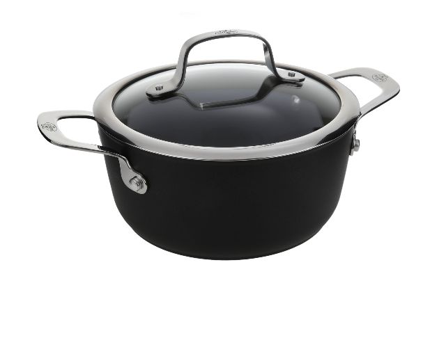 Casseruola alba con due manici e coperchio