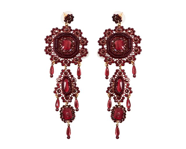 Orecchini in ottone dorato con strass bordeaux