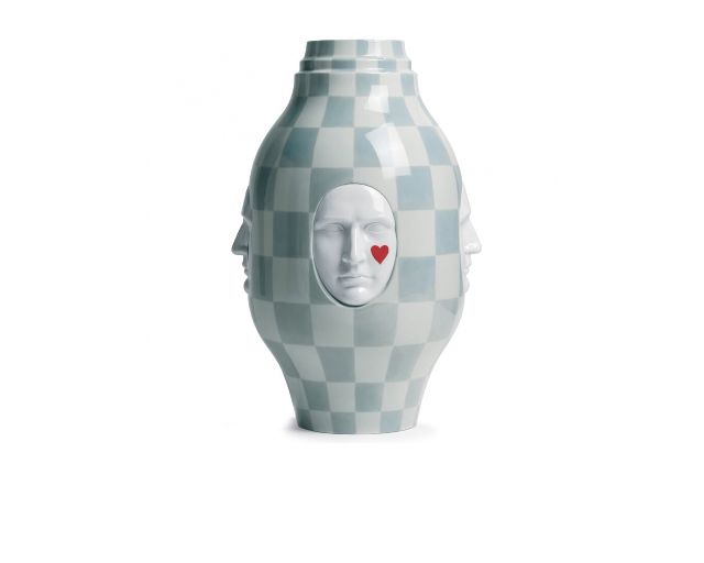 Vase conversation i porcelain by jaime hayon