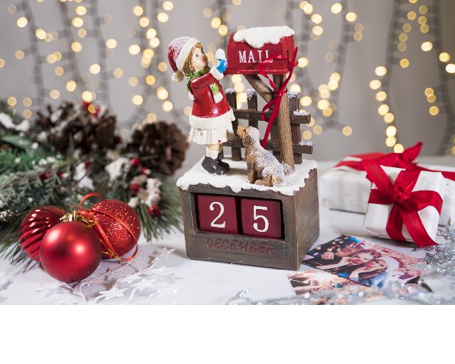 Idea regalo natale calendario con bambina winter collage
