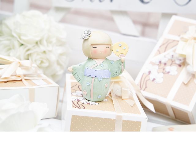 Diffusore fragranza kokeshi con ciuffo portaconfetti