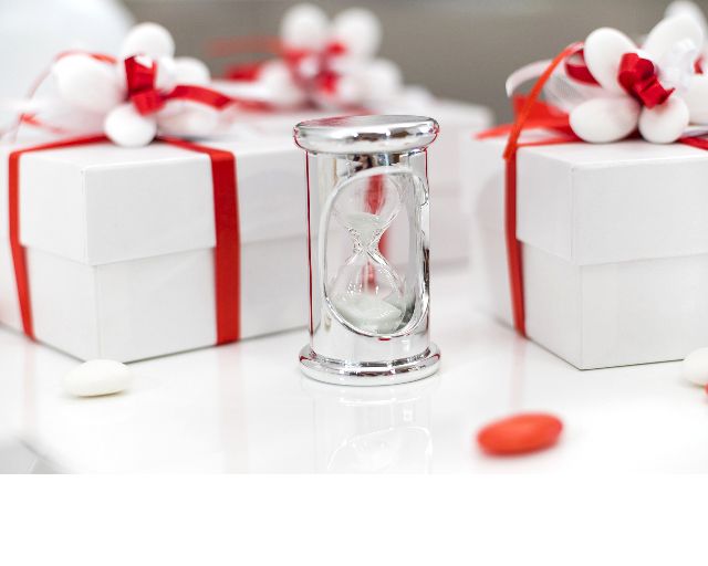 Hourglass with sugared almonds