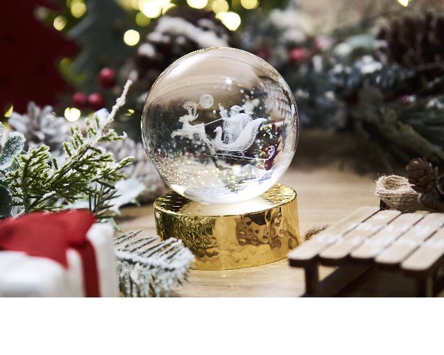 Crystal ball santa claus with 3d laser engraving and polished gold base