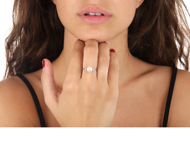 Anello azzurra oro 750‰ con perla bianca e diamanti