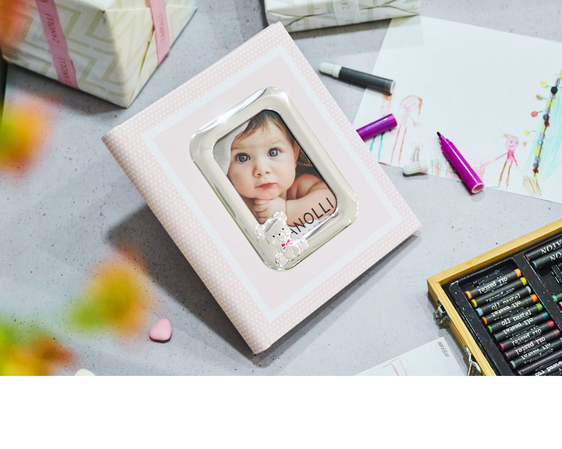 Album Orsetto Argento Pvd Con Cornice Portafoto Rosa Selezione Zanolli 176548 875pu857225ar