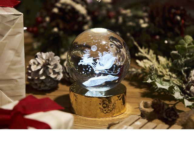 Sfera Di Cristallo Babbo Natale Con Incisione Laser 3d E Base In Oro Lucido Selezione Zanolli 185443 624babbo03