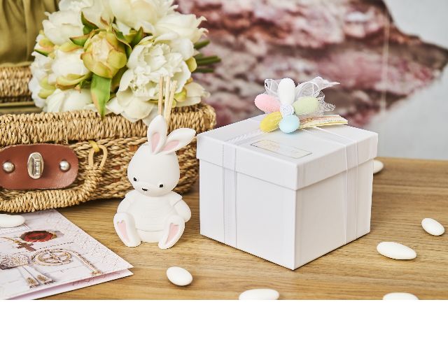 Fragrance diffuser bunny white and pink with sugared almonds