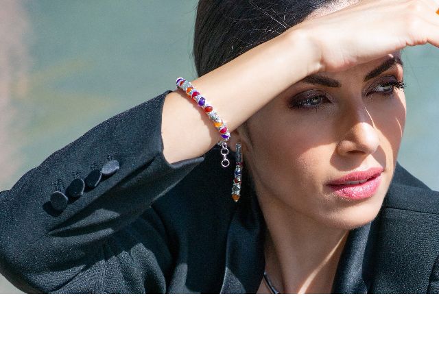 Bracciale rainbow argento martellato con pietre multicolor