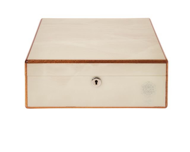 Jewelery box in white wood