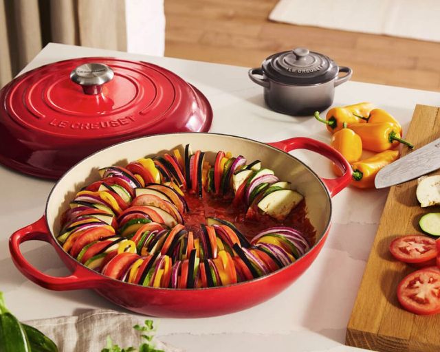 Tegame Rotondo Basso Evolution Ghisa Ciliegia Le Creuset
