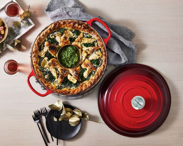 Tegame Rotondo Basso Evolution Ghisa Ciliegia Le Creuset