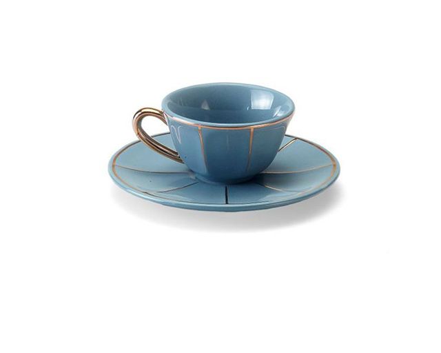 Tazza caffè la tavola scomposta porcellana con piattino carta da zucchero