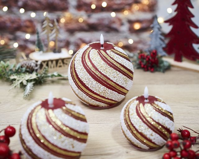 Idea regalo natale sfera luminosa con led e fiammella rossa