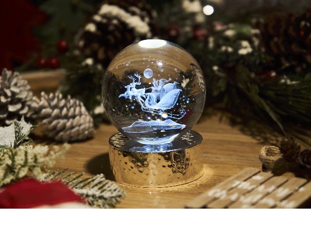Sfera di cristallo babbo natale con incisione laser 3d e base in argento lucido